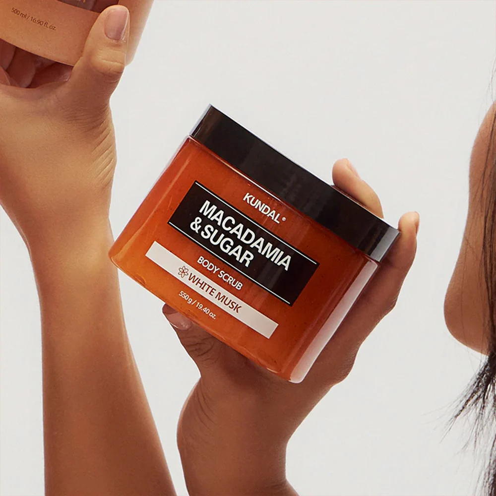 KUNDAL Macadamia & Sugar Body Scrub White Musk – Απολεπιστικό Σώματος με Ζάχαρη & Macadamia - Image 5