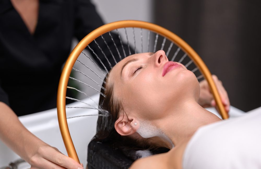 Woman,Undergoing,A,Traditional,Japanese,Head,Spa,Treatment.,Gentle,Water